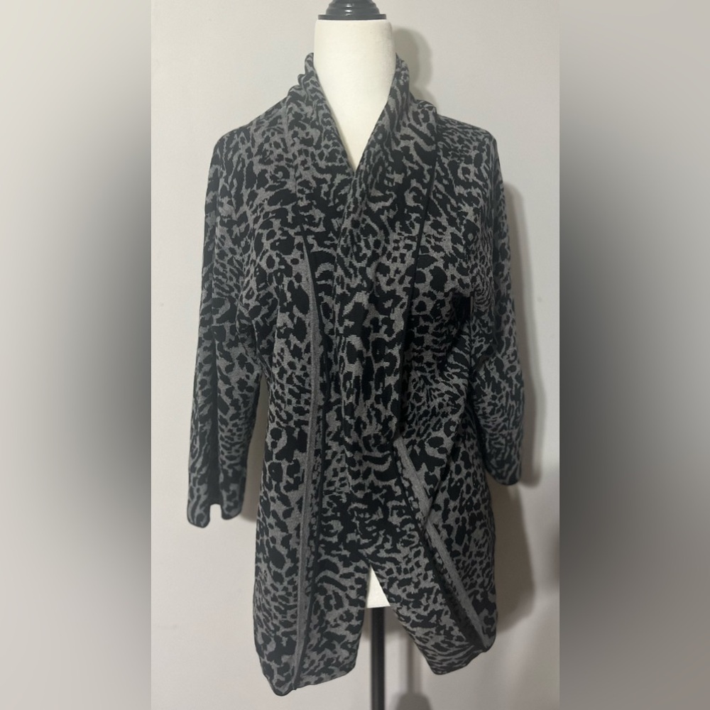 Christopher Banks Duo Colored Cozy Warm Cardigan w/ Lots of Style!!